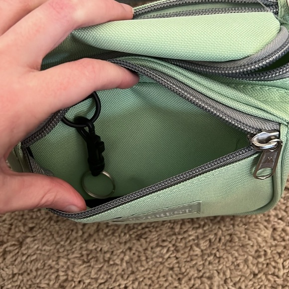 💚 NWT Everest Belt Bag - Picture 5 of 7